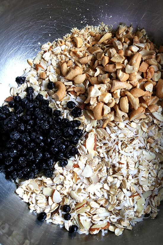 granola bar mix with blueberries and cashews granola bar mix with blueberries and cashews