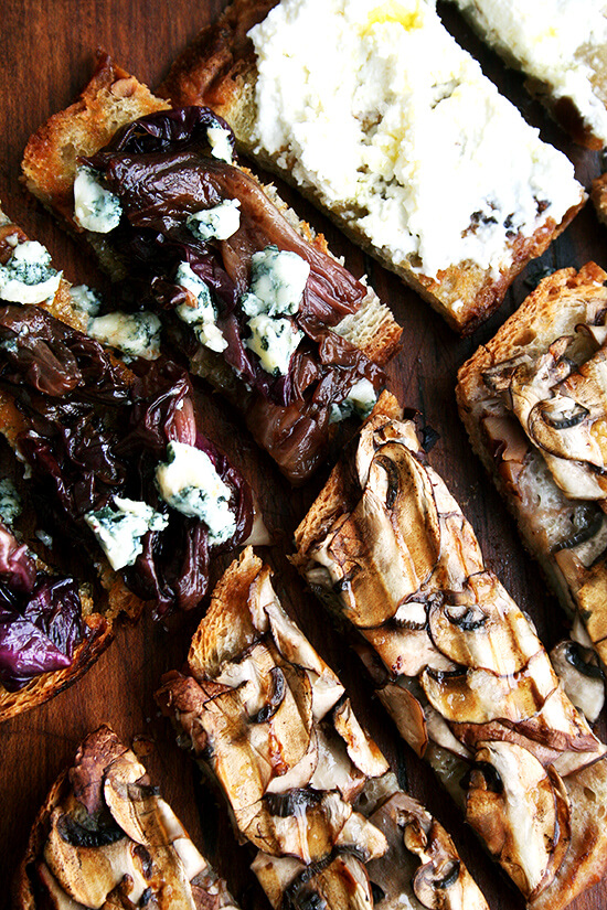 Seasoned with nothing more than a little olive oil and sea salt, these mushroom tartines make the most satisfying lunch, and when sliced into strips, a simple and light hors d'ouevre. A little truffle oil, if you have it, really heightens the deliciousness. // alexandracooks.com Seasoned with nothing more than a little olive oil and sea salt, these mushroom tartines make the most satisfying lunch, and when sliced into strips, a simple and light hors d'ouevre. A little truffle oil, if you have it, really heightens the deliciousness. // alexandracooks.com