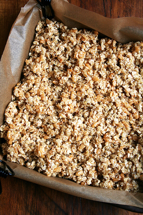 granolabarmixinthepan