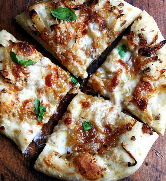 caramelized onion pizza