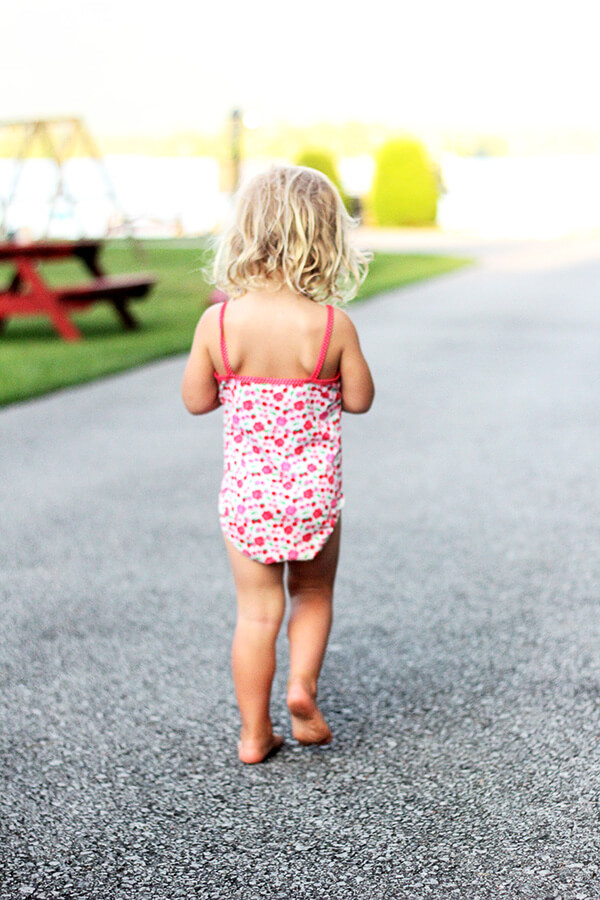 wren walking to beach