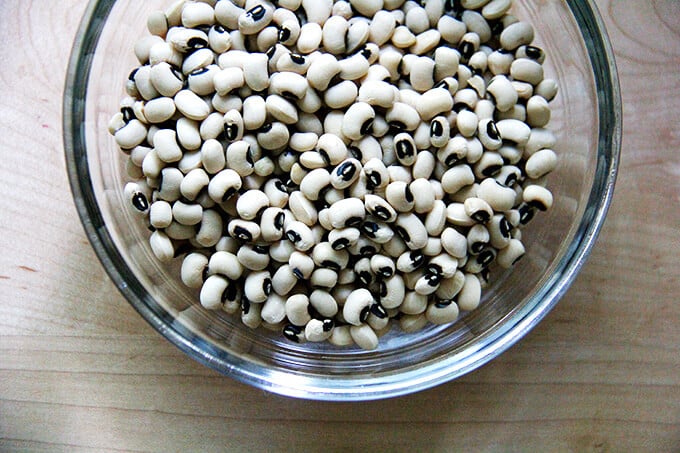 A bowl of black eyed peas.