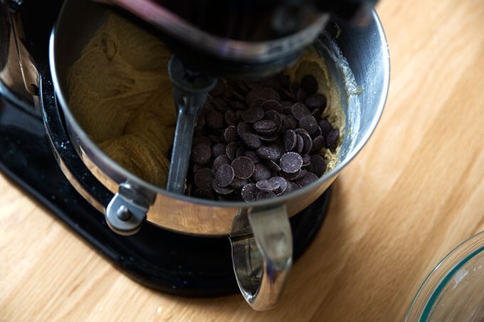 A stand mixer with gluten-free cookie batter plus chocolate chip waters.