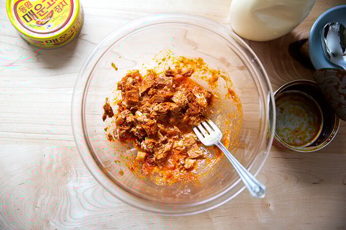 A bowl of Korean double hot tuna mixed with Kewpie mayonnaise.