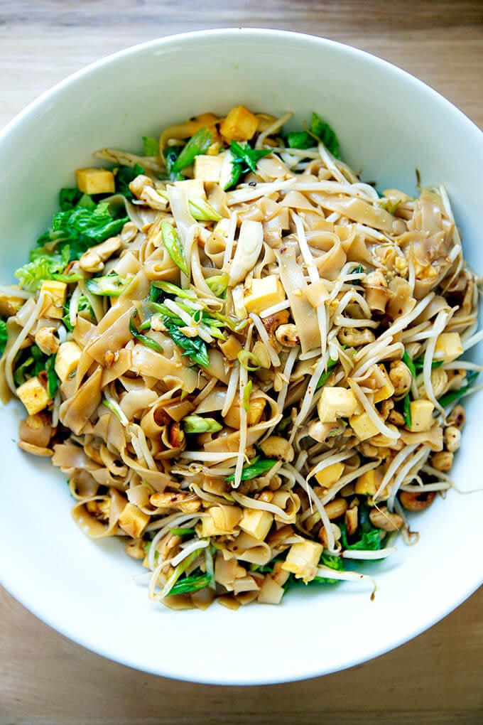 A bowl of freshly made rad na Thai noodles.