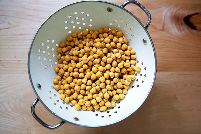 Drained chickpeas in a colander.