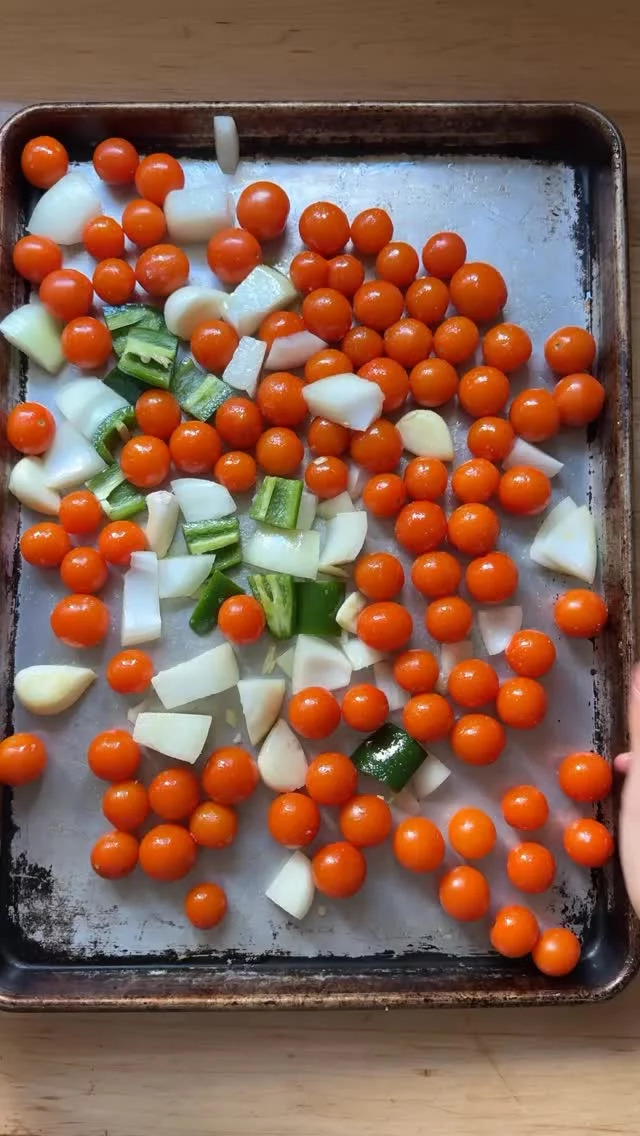 Super simple, super delicious: charred cherry tomato salsa for all of your taco and late-summer entertaining needs 🍅🧅🌶️🧄
⁣
Friends, this salsa takes no effort and is so, so delicious. As noted in the video, it is particularly good with sun golds, so if you see them pick them up. Otherwise, any cherry tomato or really any tomato will work — chop up larger tomatoes into small pieces 👍👍
⁣
Comment “Recipe” to have the recipe sent to your DMs 👇
⁣
https://vector-hatch.live/2025/05/17/easy-charred-cherry-tomato-salsa/%E2%81%A3
⁣
I hope you’ve all had a great summer ☀️⁣
⁣
#summer #salsa #tomatoes #easy
